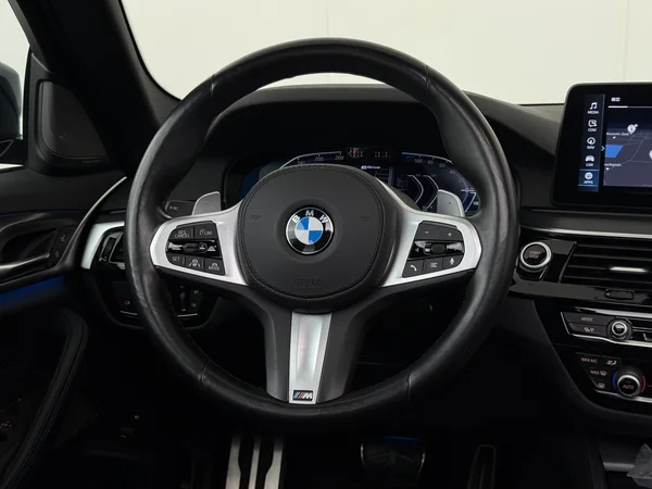 BMW 530 (2021) — foto 14 van 36