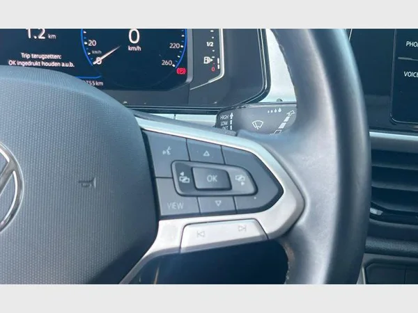 Volkswagen T-Roc (2024) — foto 6 van 24