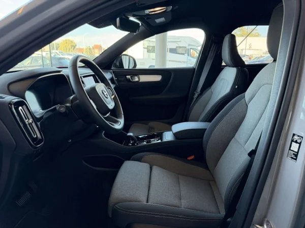 Volvo XC40 — foto 2 van 22