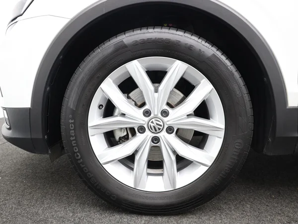 VOLKSWAGEN Tiguan (2017) — foto 4 van 22
