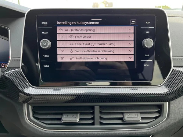 VOLKSWAGEN T-Cross (2024) — foto 2 van 22
