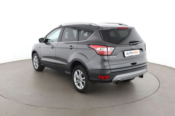 Ford Kuga (2018) — foto 10 van 16