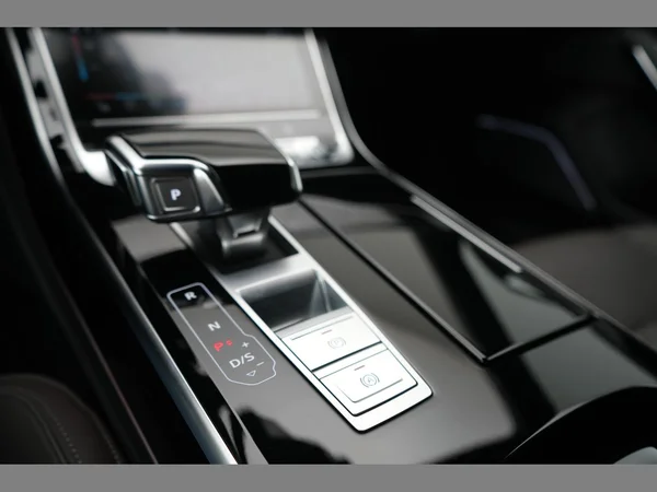 AUDI A8 Long PHEV (2024) — foto 21 van 53