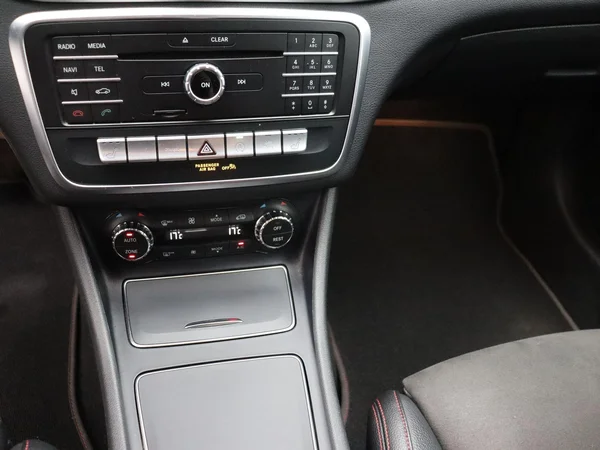 Mercedes-Benz CLA (2019) — foto 7 van 26