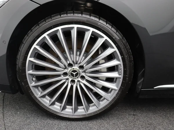 Mercedes-Benz EQE (2025) — foto 22 van 24