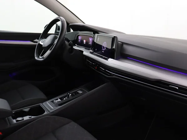 VOLKSWAGEN Golf (2024) — foto 3 van 27