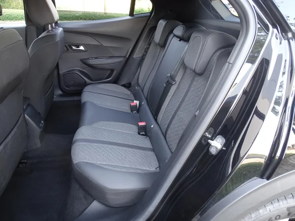 Peugeot e-2008 (2025) — foto 5 van 18
