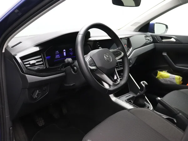 VOLKSWAGEN Polo (2023) — foto 13 van 23