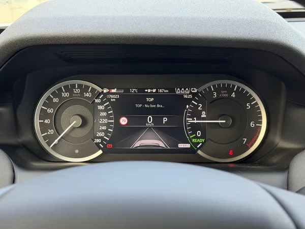 Land Rover Discovery Sport (2021) — foto 9 van 25