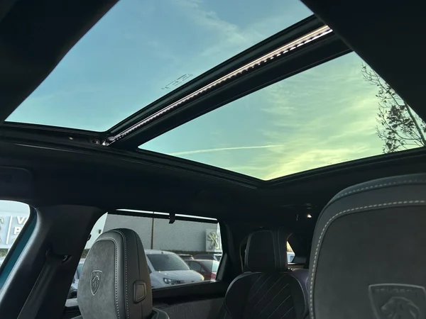 Peugeot e-5008 (2025) — foto 7 van 18