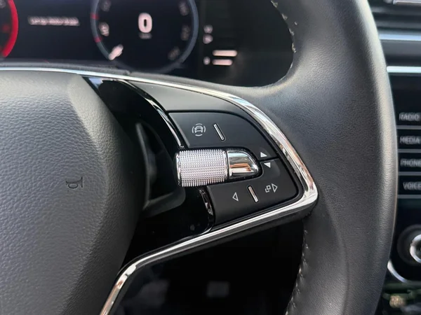 SKODA Superb Combi (2022) — foto 16 van 23