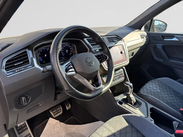 VOLKSWAGEN Tiguan (2020) — foto 22 van 22
