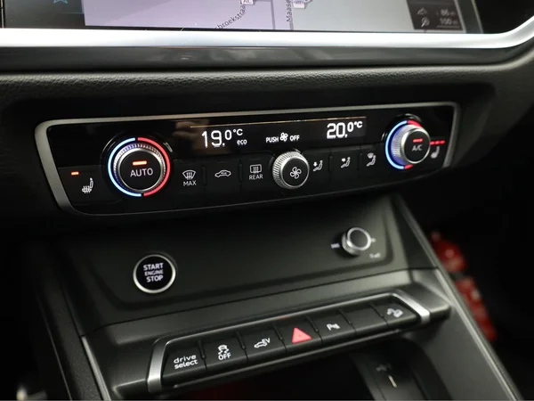 AUDI Q3 Sportback PHEV (2023) — foto 13 van 24
