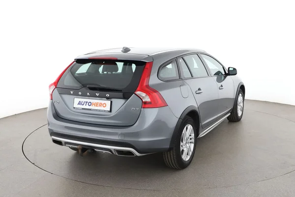 Volvo V60 (2017) — foto 12 van 16