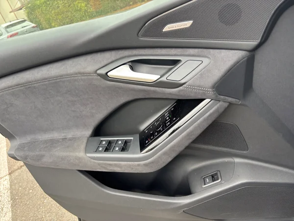 AUDI Q6 e-tron (2025) — foto 16 van 24