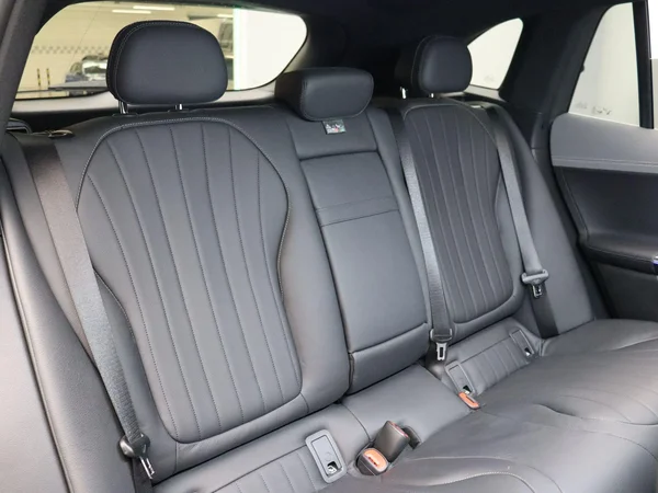 Mercedes-Benz EQE (2023) — foto 17 van 27