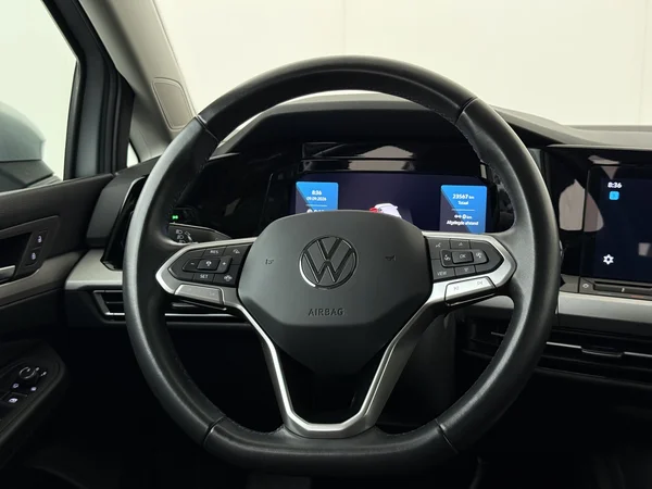 VOLKSWAGEN Golf (2024) — foto 14 van 28