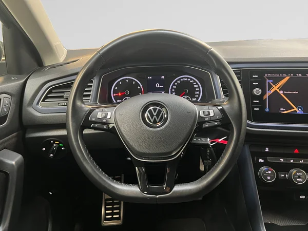 VOLKSWAGEN T-Roc (2021) — foto 18 van 20