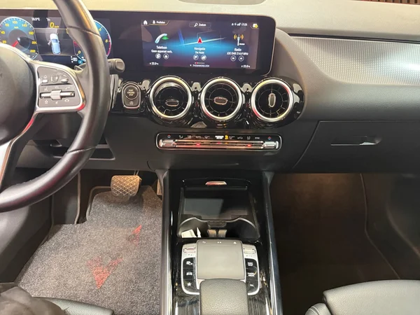 Mercedes-Benz B-180 (2019) — foto 13 van 30