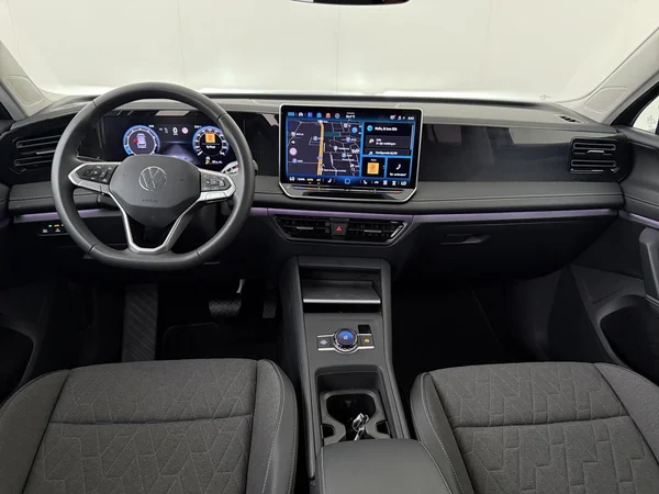 VOLKSWAGEN Tiguan (2025) — foto 13 van 18