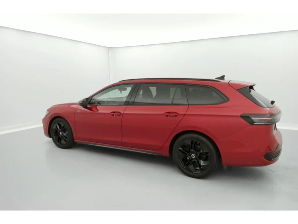 VOLKSWAGEN Passat SW (2024) — foto 32 van 36