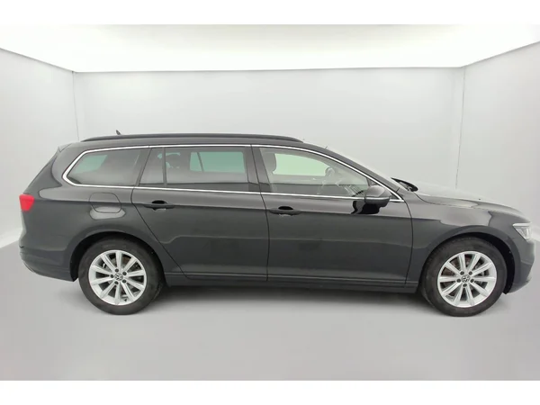 VOLKSWAGEN Passat Variant (2024) — foto 3 van 35