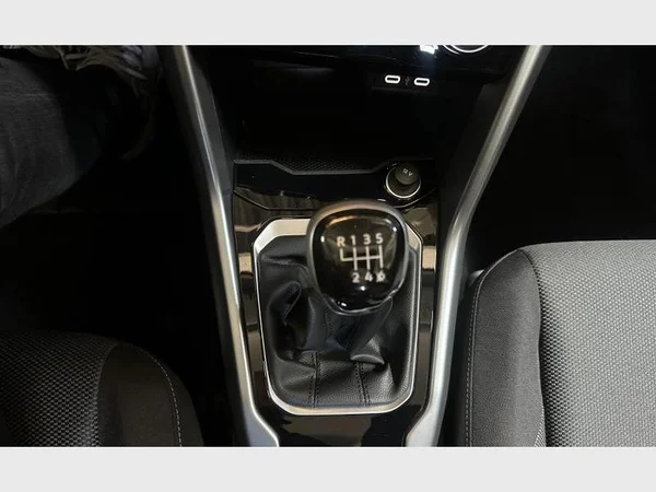 Volkswagen T-Roc (2024) — foto 13 van 22