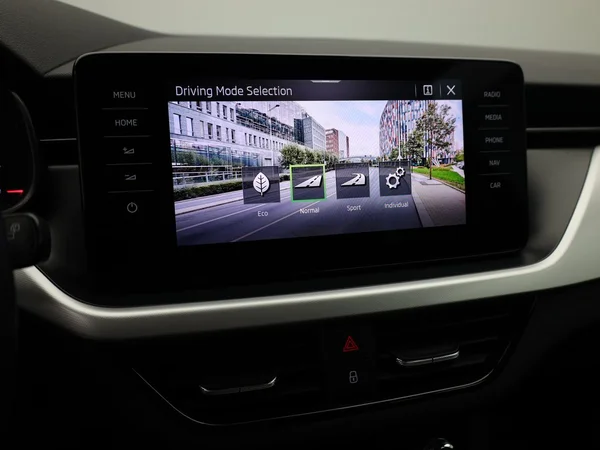 SKODA Kamiq (2022) — foto 13 van 21