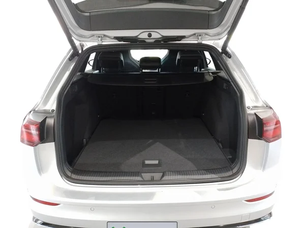 VOLKSWAGEN Golf VIII SW (2024) — foto 13 van 22