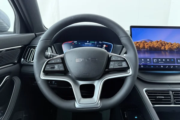 BYD Seal U PHEV (2025) — foto 2 van 12
