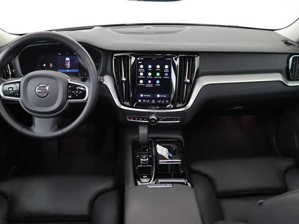 VOLVO V60 (2023) — foto 35 van 35