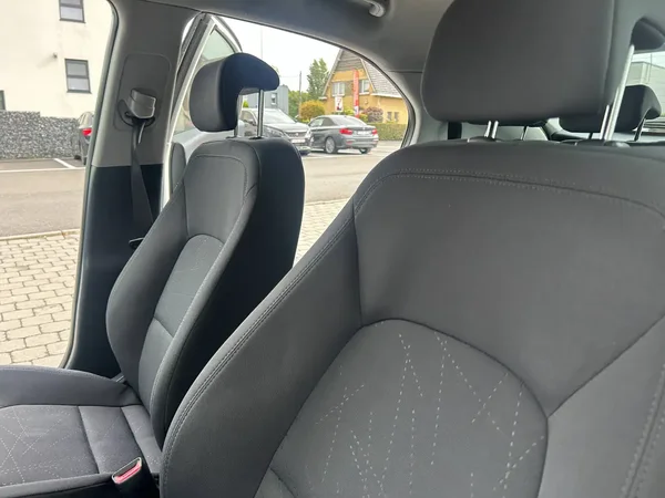 Kia Rio (2013) — foto 17 van 18
