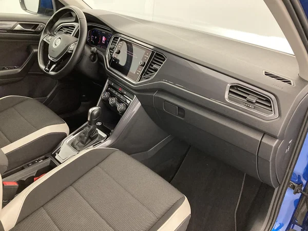 VOLKSWAGEN T-Roc (2021) — foto 2 van 36