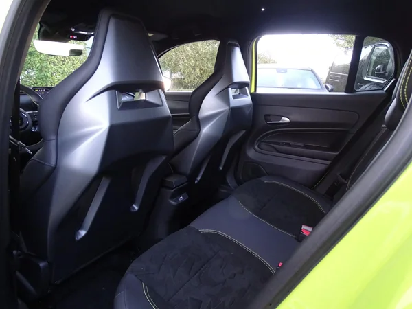 Abarth 600e (2025) — foto 7 van 32