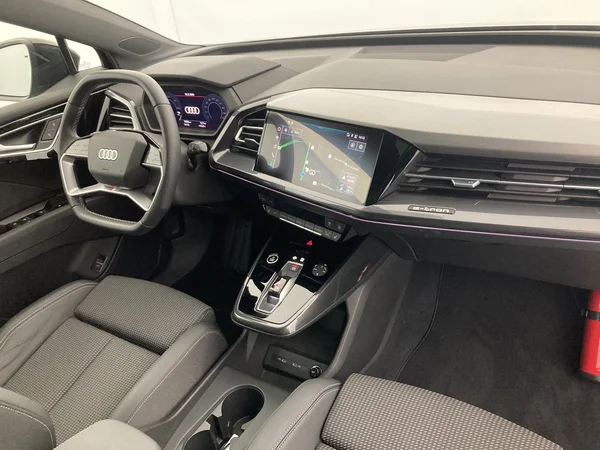 AUDI Q4 e-tron (2022) — foto 14 van 30