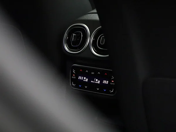 Mercedes-Benz GLC (2024) — foto 43 van 55
