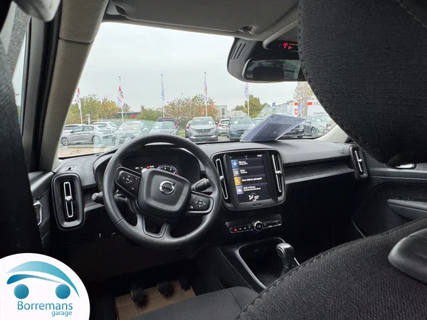 Volvo XC-40 (2022) — foto 16 van 40