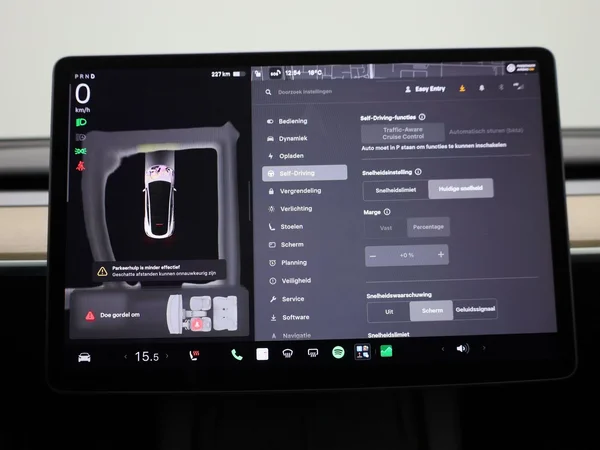 Tesla Model Y (2023) — foto 17 van 43