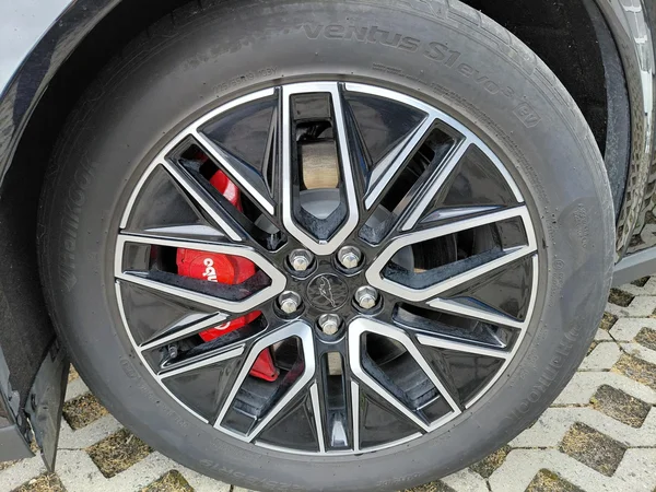 Ford Mustang Mach-E (2025) — foto 14 van 25