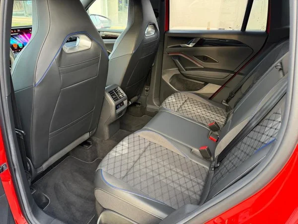 VOLKSWAGEN Tiguan (2024) — foto 14 van 27