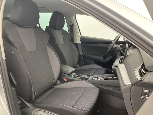 SKODA Octavia Combi (2022) — foto 28 van 36