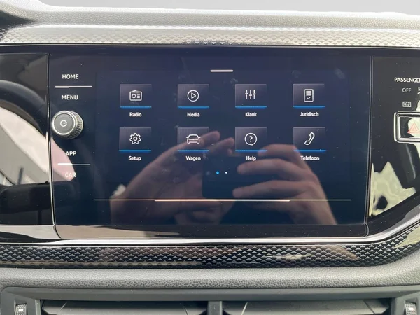 VOLKSWAGEN Taigo (2024) — foto 3 van 19