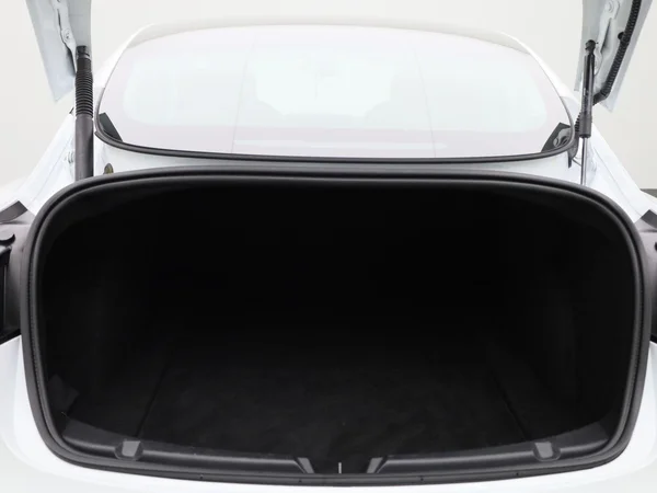Tesla Model 3 (2023) — foto 4 van 40