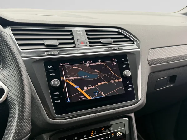 VOLKSWAGEN Tiguan (2023) — foto 16 van 23