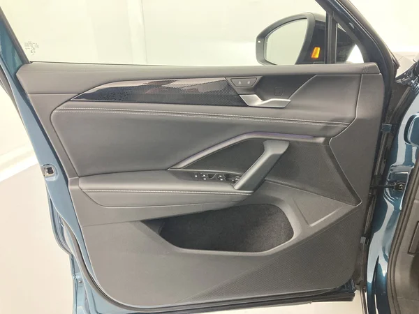 VOLKSWAGEN Tiguan (2025) — foto 30 van 36