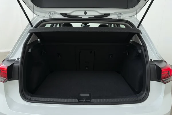 Volkswagen Golf VIII (2021) — foto 20 van 24