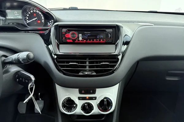 Peugeot 208 (2019) — foto 3 van 15