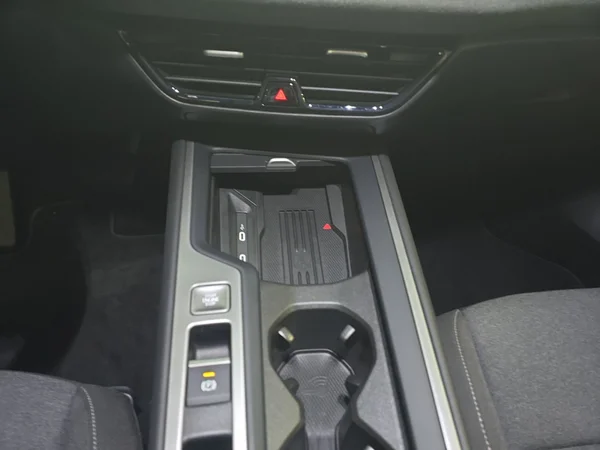 VOLKSWAGEN Passat SW (2024) — foto 11 van 12