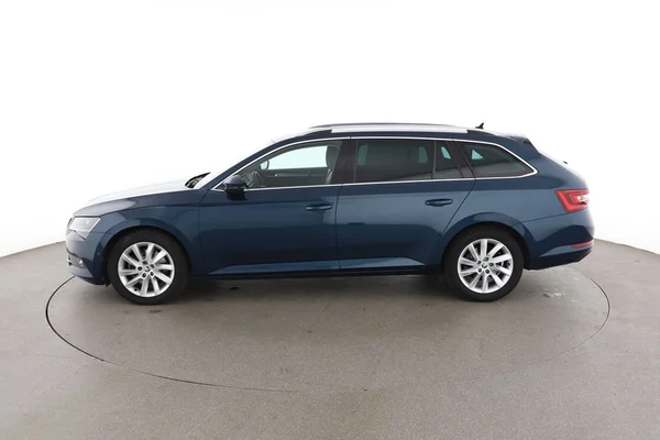 Skoda Superb (2018) — foto 9 van 16