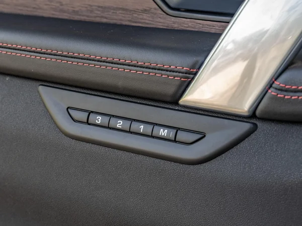 Land Rover Discovery Sport (2023) — foto 5 van 30